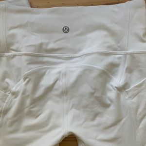 WHITE LULULEMON LEGGINGS